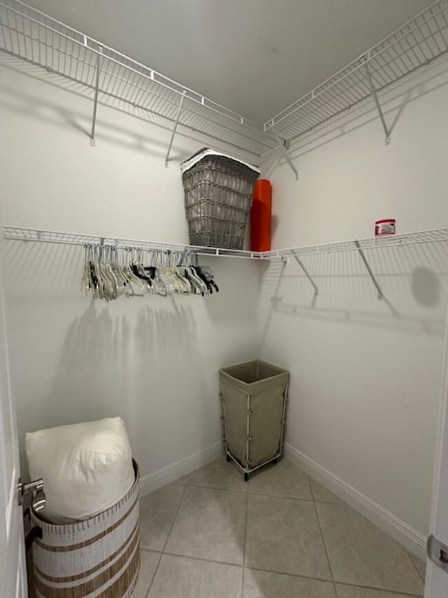 Building Photo - 8330 Summer Lake Dr SW