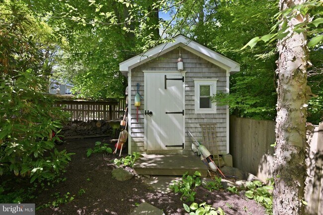 Building Photo - 2800 Greenvale St