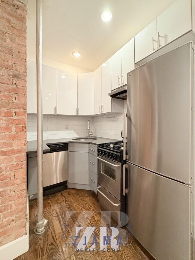 Building Photo - 410 Eastern Pkwy