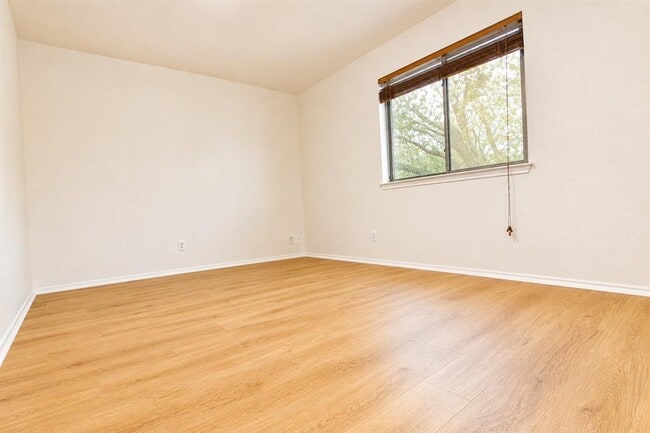 Building Photo - 8807 Springmail Cir