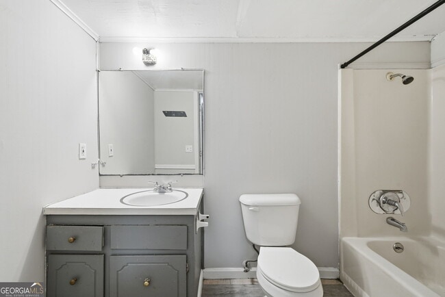 Building Photo - 212 Chandler St