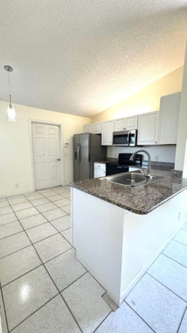 Building Photo - 5149 El Claro Cir