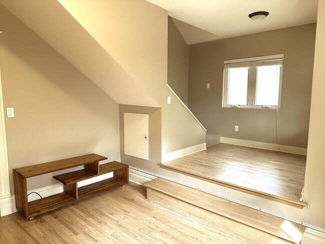 Building Photo - Beautiful 4- Bedroom North End Home