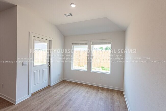 Building Photo - 420 Reagan St