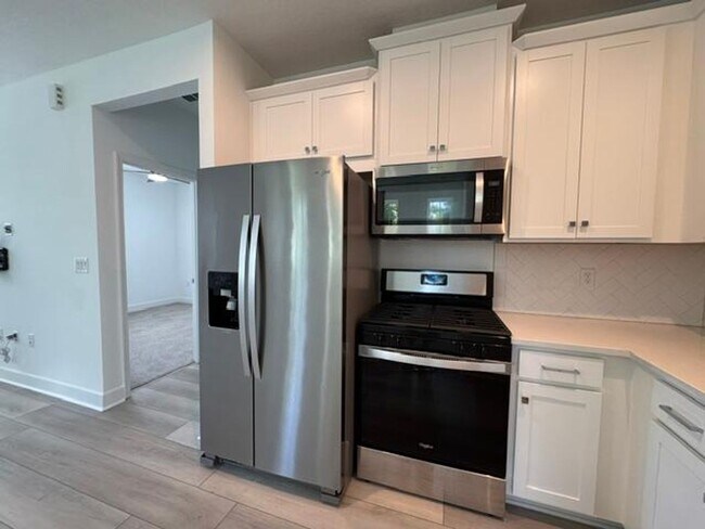 Building Photo - 1 Bedroom Garage Apartment Island Village of Celebration