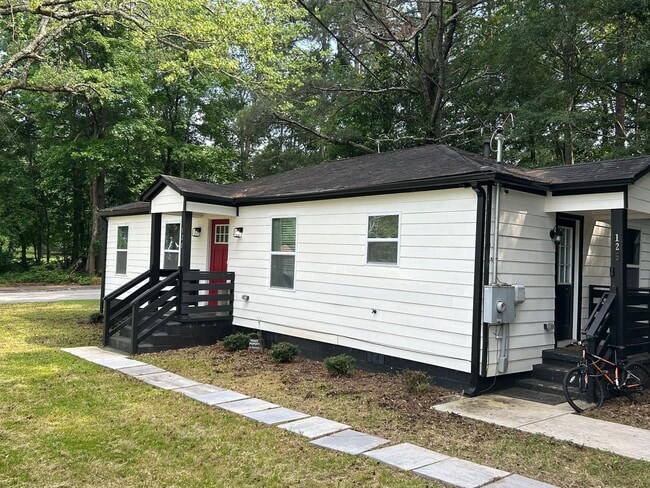 Primary Photo - 125 Clayton St