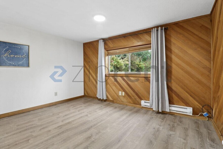 Building Photo - Unit