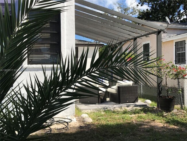 Building Photo - 5145 NW 5th Ave