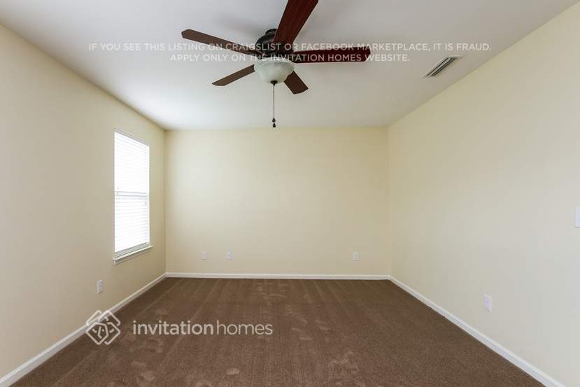 Building Photo - 8130 Dumphries Dr