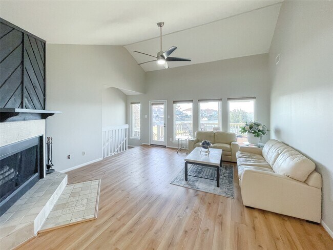 Building Photo - 112 Cove Point