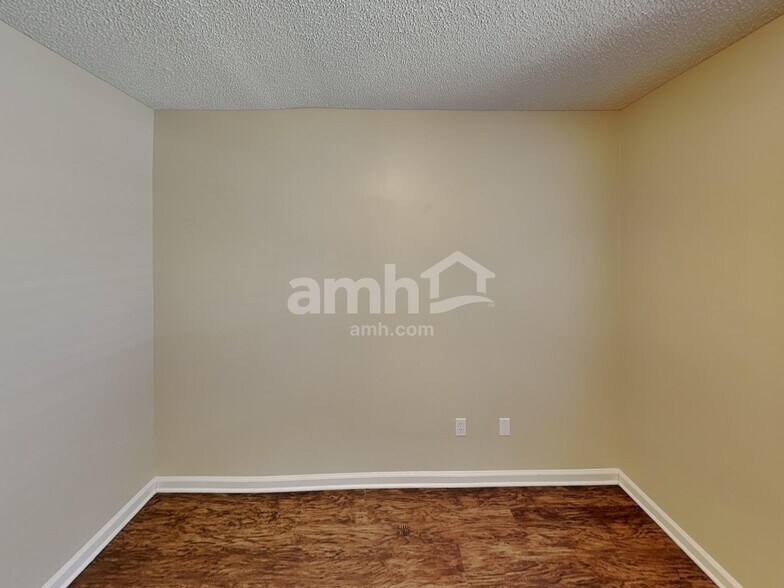 Building Photo - 1127 Hidden Cove Cir S