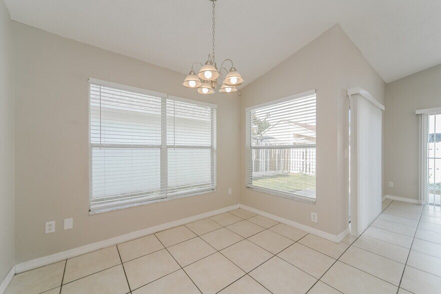 Building Photo - 3235 Brewster Dr