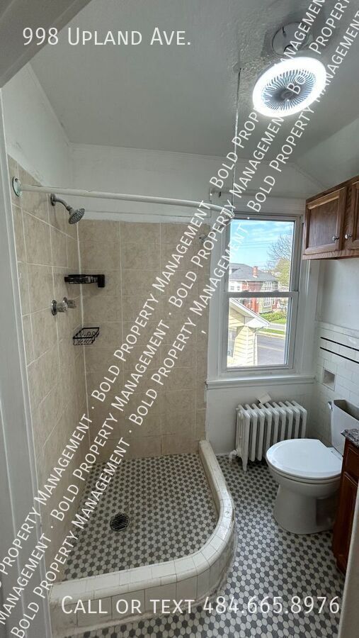 Building Photo - 998 Upland Ave