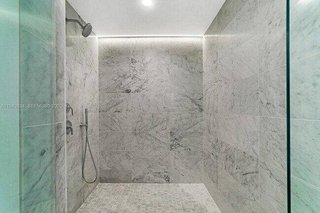 Building Photo - 9221 E Bay Harbor Dr