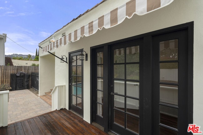 Building Photo - 451 Westmount Dr