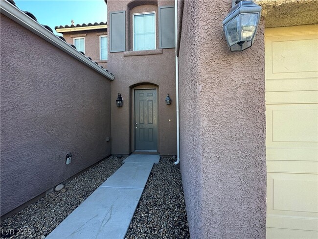 Building Photo - 5553 Chapin Mesa Ave