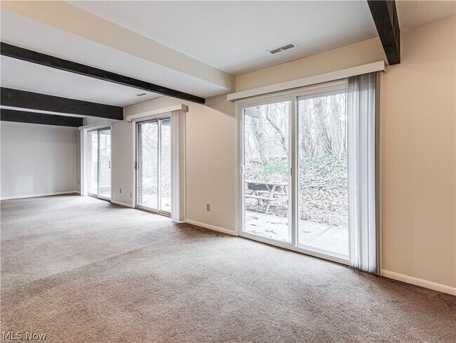 Building Photo - 2550 Chamberlain Rd