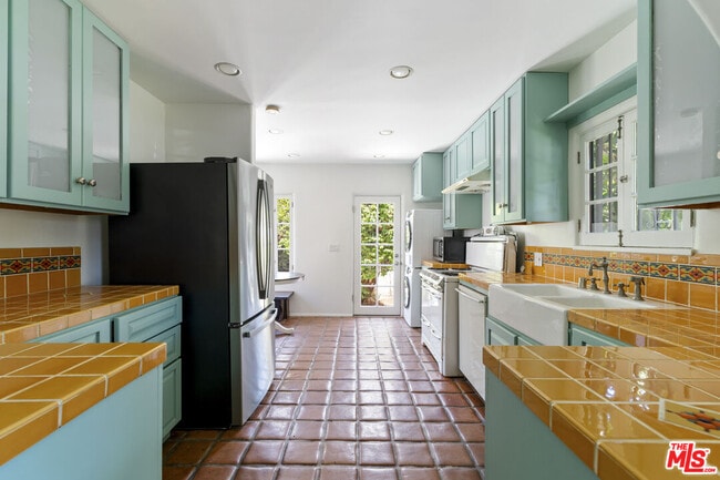 Building Photo - 3731 Griffith View Dr