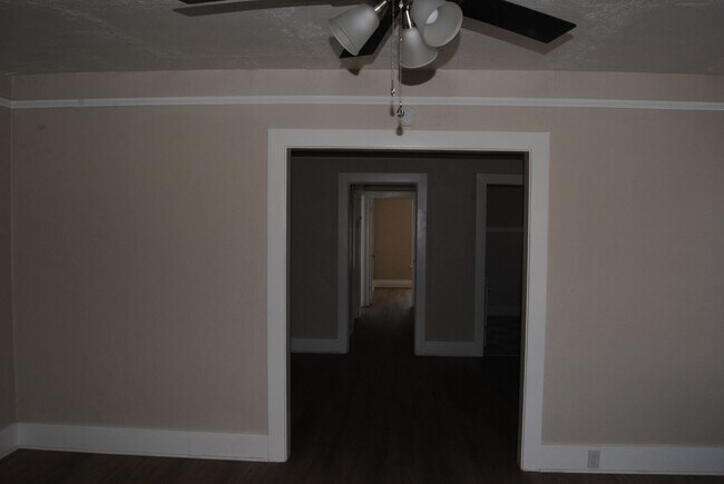 Building Photo - 2403 Sunset Ave