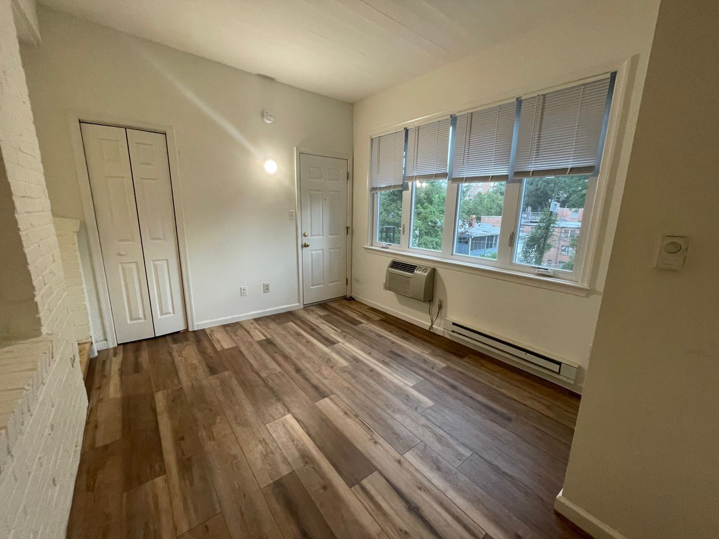 Building Photo - 4025 Davis Pl NW