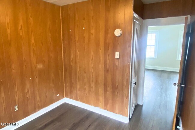 Building Photo - 163 Paine St