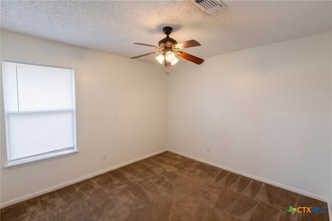 Building Photo - 703 Traci Dr