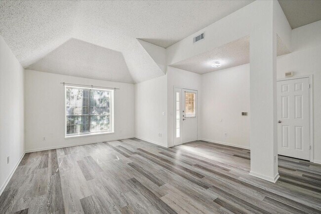 Building Photo - 143 W Village Knoll Cir