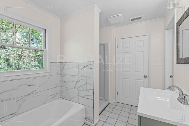 Building Photo - Charming 3 Bed 2 Bath Bungalow in Mobile