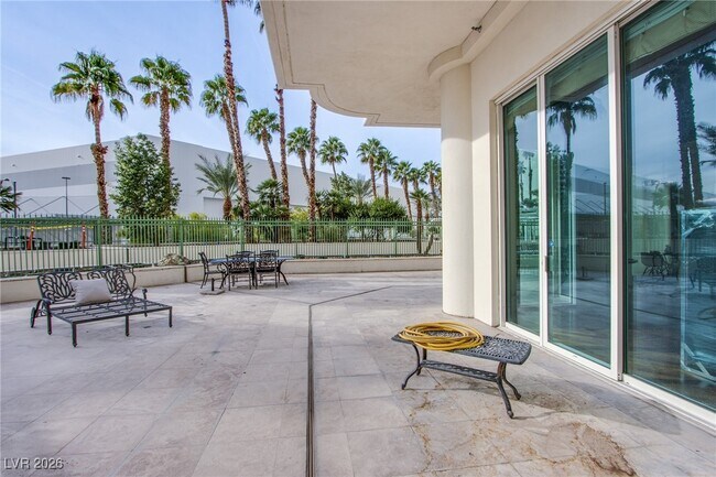 Building Photo - 2877 Paradise Rd