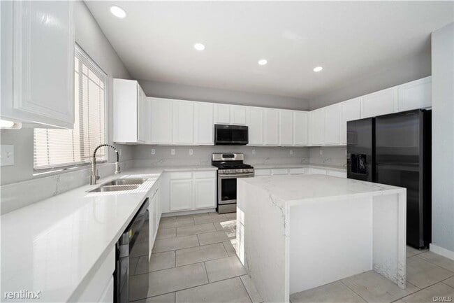 Building Photo - 5 br, 2.5 bath House - 37630 Limelight Way