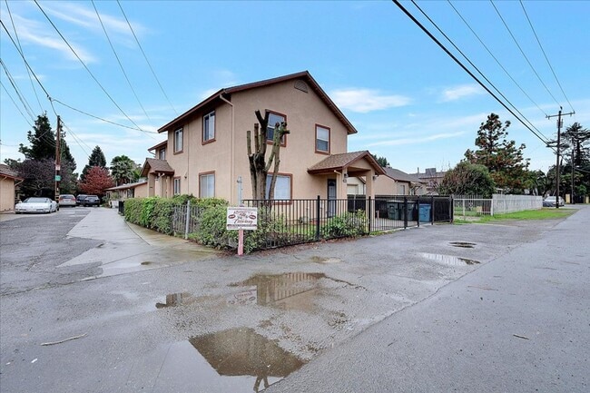Building Photo - 1072 Grand Ave