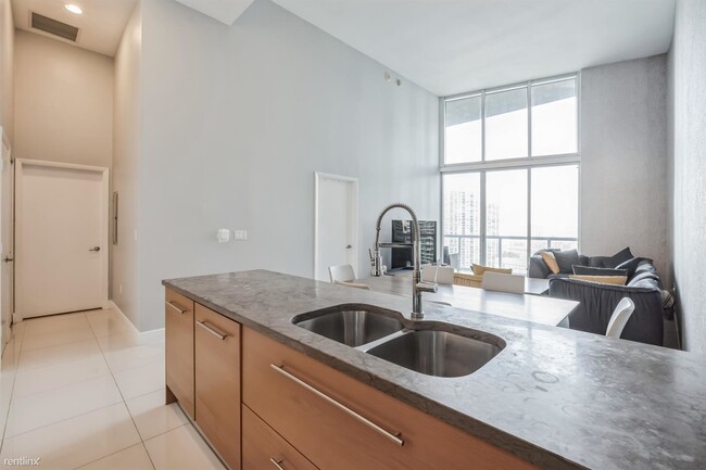 Building Photo - 1 br, 1 bath Condo - 465 Brickell Ave Apt ...