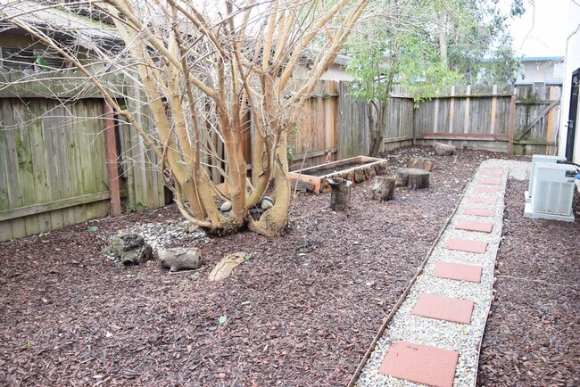 Building Photo - 6049 Northcrest Cir