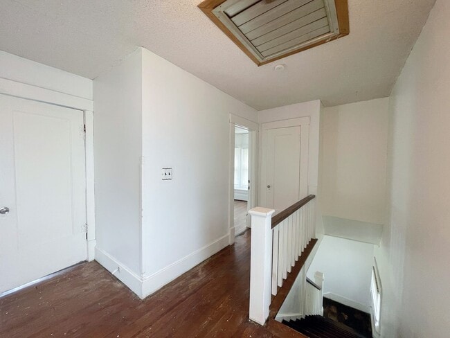 Building Photo - Updated 3 bedroom home