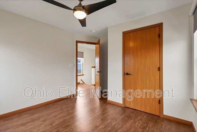 Building Photo - 826 S 18th St