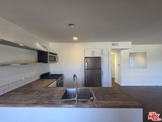 Building Photo - 2241 Branden St