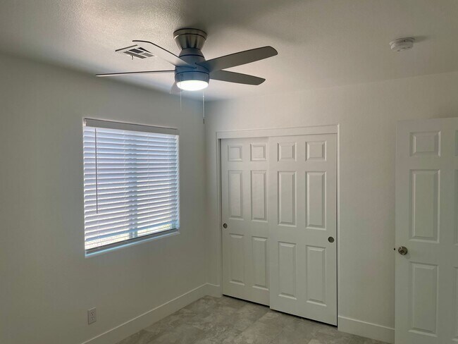 Building Photo - Fully Remodeled 3 bedroom Stallion Mountai...