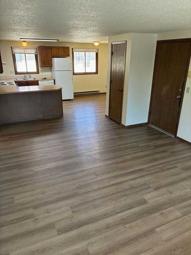 Building Photo - Cozy 2 Bed/1 Bath Apartment in North Lovel...