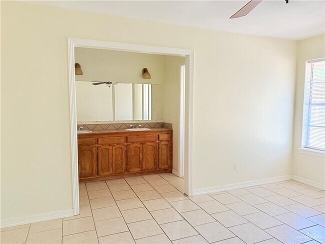 Building Photo - 12 Eagle Ave