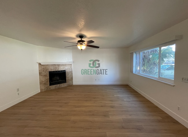 Building Photo - NOW AVAILABLE! Beautiful 3 Bedroom, 2 Bathroom Home Located in Ripon, CA