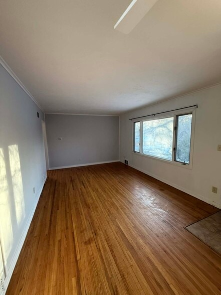 Building Photo - 4831 Ridge Rd