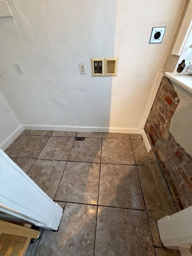 Building Photo - 2256 Blendon Pl