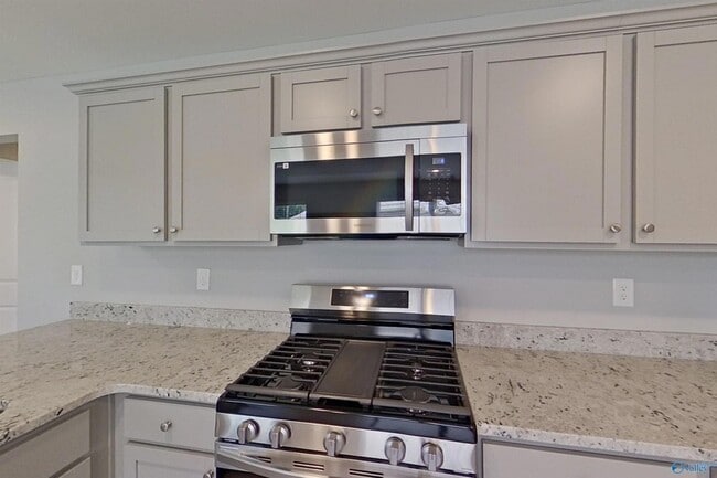 Building Photo - 664 June St