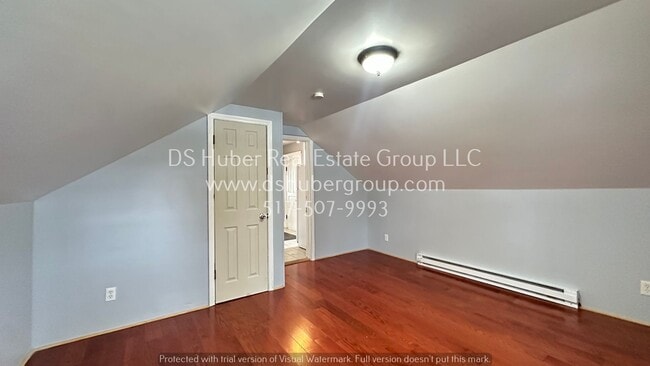 Building Photo - 420.5 W Maple St