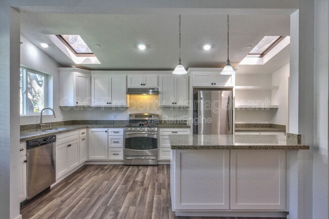 Building Photo - 419 Watson St