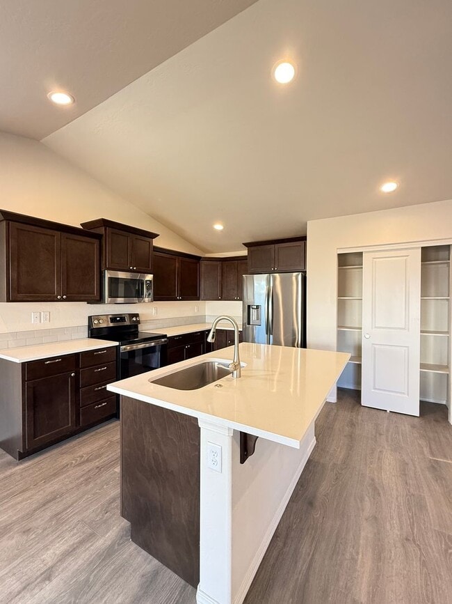 Building Photo - Charming 3 Bed / 2 Bath Home in Delta Estates – Medford