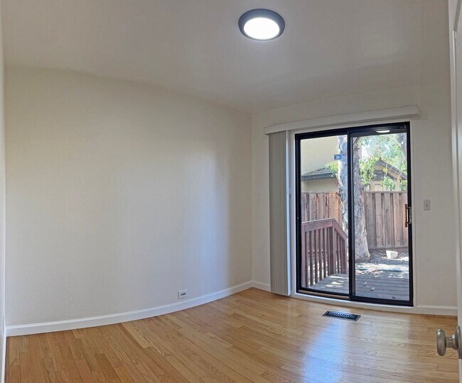 Building Photo - Gorgeous Large Milpitas Home located in a ...