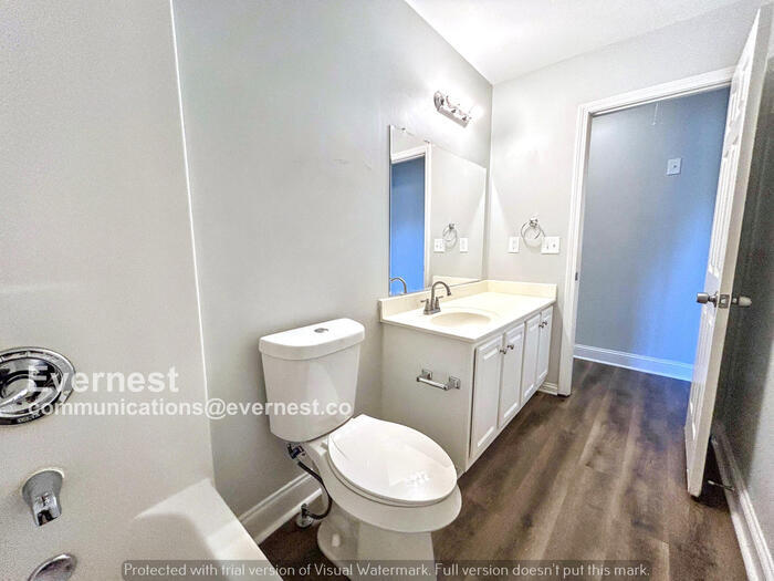 Building Photo - 992 Lena St NW