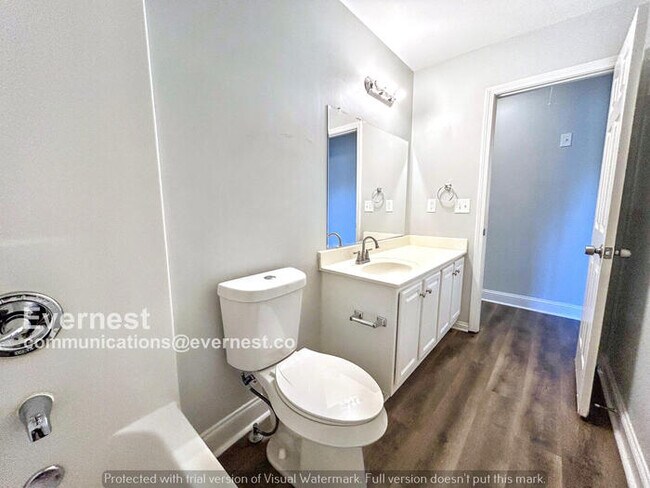 Building Photo - 3 Bed/2.5 Bath Home with Laundry Hookups / Pet-Friendly