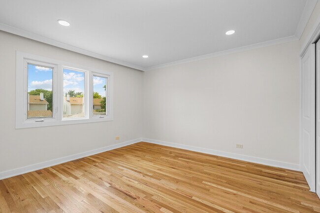 Building Photo - 628 Martin Ln